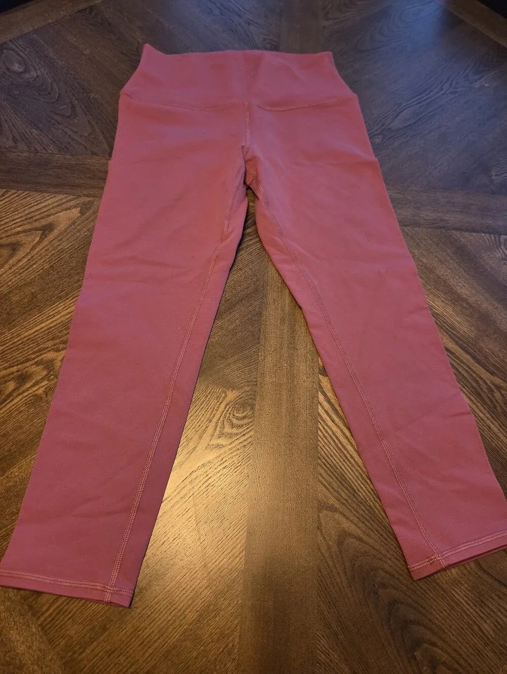 Alo Yoga High Waist Airbrush Capri Length Legging in Berry sz MEDIUM